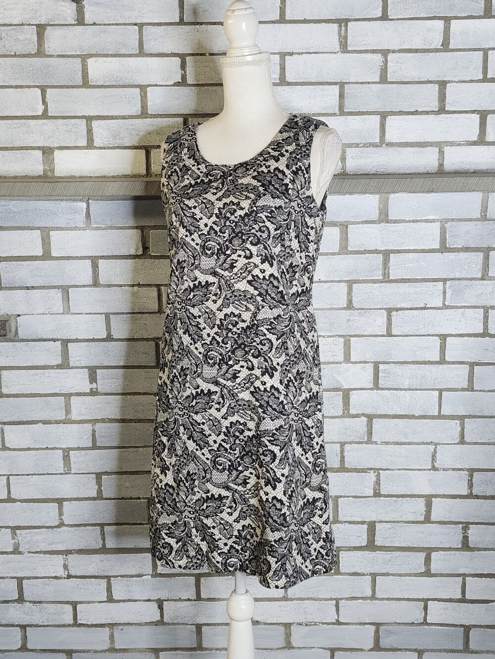 Van Heusen Women’s Sleeveless Lace Look Shift Dress 4 Black & Ivory Cotton